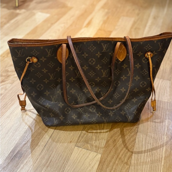 Louis Vuitton Medium Neverfull - Picture 1 of 5
